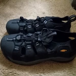 Keen steel toe hiking shoes (breathable)